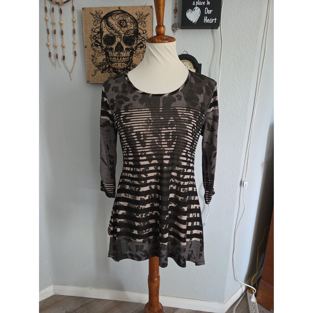 Women’s Black and Gray Striped Floral Long-Sleeve Tunic Blouse